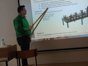 Dodatkowe zajęcia przygotowujące do egzaminu zawodowego dla mechaników- monterów maszyn i urządzeń w ZS w Wąbrzeźnie.