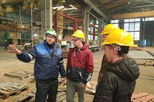 Wizyta studyjna uczniów klas mechanicznych w gdyńskiej stoczni produkcyjnej "Crist" (4)
