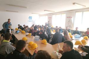 Wizyta studyjna uczniów klas mechanicznych w gdyńskiej stoczni produkcyjnej "Crist" (9)