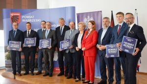 Wręczenie voucherów na dofinansowanie na przebudowę dróg powiatowych