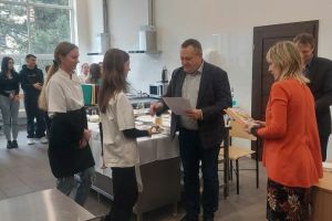 Uczestnicy konkursu kulinarnego w Zespole Szkół (25)