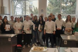 Uczestnicy konkursu kulinarnego w Zespole Szkół (30)
