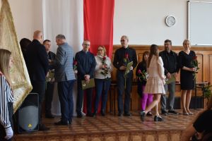 Uczestnicy pożegnania maturzystów w liceum ogólnokształcącym (11)