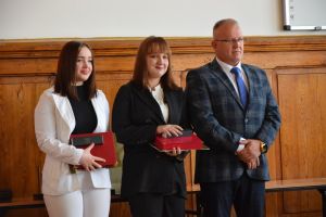 Uczestnicy pożegnania maturzystów w liceum ogólnokształcącym (12)