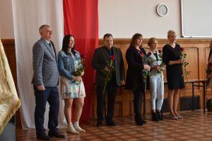 Uczestnicy pożegnania maturzystów w liceum ogólnokształcącym (19)