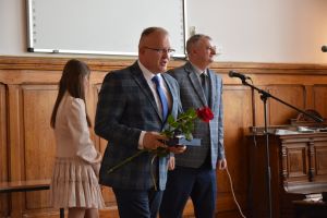 Uczestnicy pożegnania maturzystów w liceum ogólnokształcącym (20)