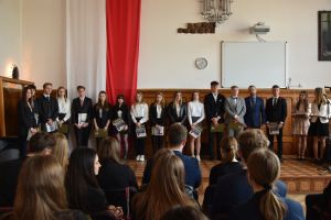 Uczestnicy pożegnania maturzystów w liceum ogólnokształcącym (31)