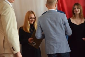 Uczestnicy pożegnania maturzystów w liceum ogólnokształcącym (33)