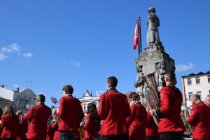 Uczestnicy obchodów narodowego swieta 3 maja (9)