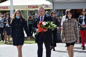 Uczestnicy obchodów narodowego swieta 3 maja (37)