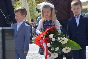 Uczestnicy obchodów narodowego swieta 3 maja (44)