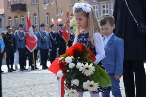 Uczestnicy obchodów narodowego swieta 3 maja (45)