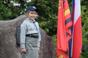 SKŁADANIE KWIATÓW POD OBELISKIEM NA UL. GÓRNEJ (1)