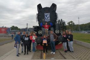 wycieczka wychowanków placówki na mecz w poznaniu (1)