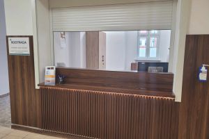 Rejestracja przychodni, poradnia chirurgii i poczekalnia po remoncie (1)