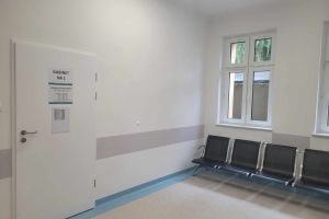 Rejestracja przychodni, poradnia chirurgii i poczekalnia po remoncie (3)