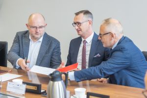 Podpisanie porozumienia z Marszałkiem Piotrem Całbeckim dotyczącego realizacji polityki terytorialnej województwa (1)