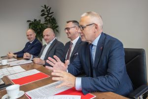 Podpisanie porozumienia z Marszałkiem Piotrem Całbeckim dotyczącego realizacji polityki terytorialnej województwa (12)