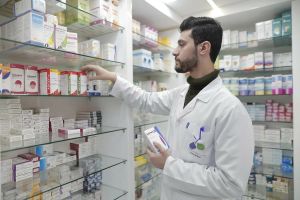 Farmaceuta w aptece