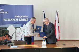 Podpisanie umowy na remont nawierzchni drogi powiatowej Nr 1708C Stanisławki-Jarantowice (2)