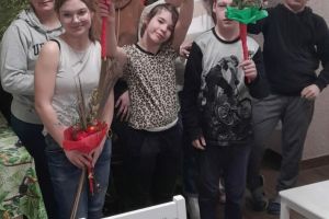 Zajęcia z własnoręcznego wykonywania palm wielkanocnych przez wychowanków Placówki Opiekuńczo-Wychowawczej w Książkach (1)