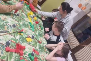 Zajęcia z własnoręcznego wykonywania palm wielkanocnych przez wychowanków Placówki Opiekuńczo-Wychowawczej w Książkach (9)