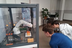 Zajęcia w Centrum Programowania Robotów Przemysłowych (2)