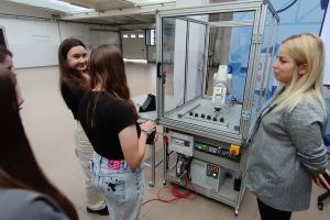 Zajęcia w Centrum Programowania Robotów Przemysłowych (7)