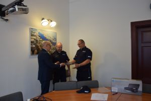 Wręczenie sprzętu Komendantowi Powiatowemu Policji w Wąbrzeźnie i Zastępcy Naczelnika Wydziału Prewencji i Ruchu Drogowego...