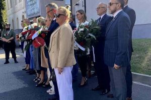 Złożenie kwiatów upamiętniających 80. rocznicę wybuchu Powstania Warszawskiego.