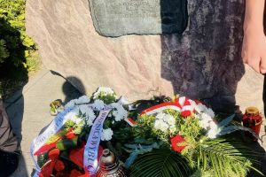 Złożenie kwiatów upamiętniających 80. rocznicę wybuchu Powstania Warszawskiego.