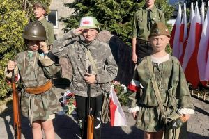 Złożenie kwiatów upamiętniających 80. rocznicę wybuchu Powstania Warszawskiego.