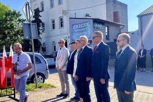 Złożenie kwiatów upamiętniających 80. rocznicę wybuchu Powstania Warszawskiego.