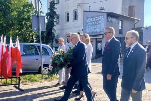 Złożenie kwiatów upamiętniających 80. rocznicę wybuchu Powstania Warszawskiego.