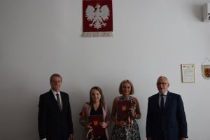 Starosta Wąbrzeski, Kierownik Wydziału Oświaty, Zdrowia, Kultury i Sportu, Pani Beata Ostrowska i Pani Ewa Dzielska-Saja.
