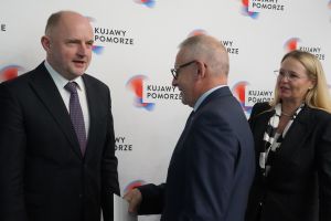 Wręczenie umów (5)