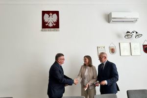 Podpisanie umowy na przebudowę drogi powiatowej nr 1424C Rywałd-Dębowa Łąka