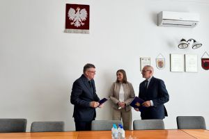 Podpisanie umowy na przebudowę drogi powiatowej nr 1424C Rywałd-Dębowa Łąka