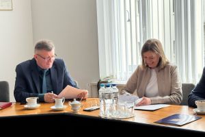Podpisanie umowy na przebudowę drogi powiatowej nr 1424C Rywałd-Dębowa Łąka