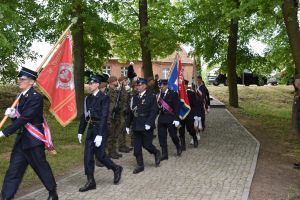 Uroczysta Msza Święta przy pomniku na cmentarzu wojennym w Książkach