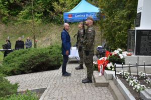 Uroczysta Msza Święta przy pomniku na cmentarzu wojennym w Książkach