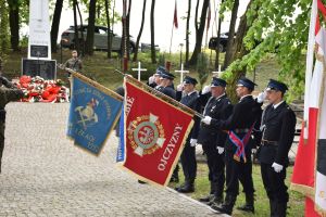 Uroczysta Msza Święta przy pomniku na cmentarzu wojennym w Książkach