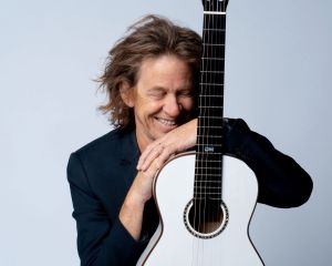 Dominic Miller z gitarą