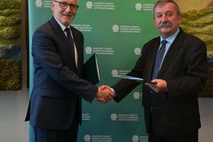 Podpisanie umowy o objęcie wsparciem bezzwrotnym przedsięwzięia pn. "Kompleksowa modernizacja energetyczna obiektów...