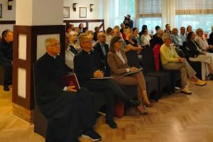 Spotkanie promujące książkę "Cisza pomiędzy drzewami. Tajemnice zapomnianych cmentarzy" w Wąbrzeskim Domu Kultury