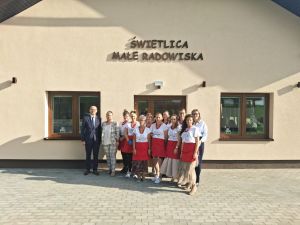 KGW Małe Radowiska wraz z Wicestrostą Gizelą Pijar i Wójtem Gminy Ryńsk Władysławem Łukasikiem