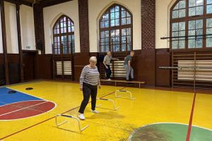 Ćwiczenia seniorów w ramach „Programu zapobiegania upadkom dla seniorów w województwie kujawsko-pomorskim”