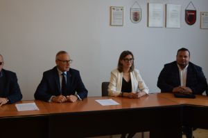 Podpisanie umowy dotacji o wsparcie finansowe w ramach programu "Cyfrowy uczeń"