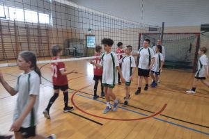 Powiatowe Igrzyska Dzieci w piłce siatkowej dziewcząt i chłopców