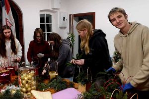 Warsztaty florystyczne w Klubie Młodzieżowym "MAM MOC"